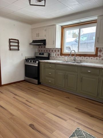 687 Wood St, Springdale Twp, PA 15144