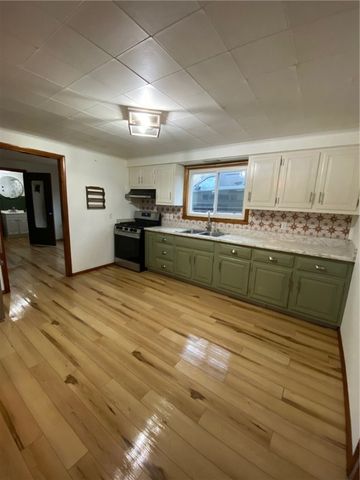 687 Wood St, Springdale Twp, PA 15144