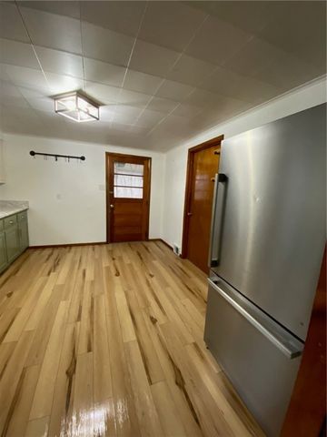 687 Wood St, Springdale Twp, PA 15144