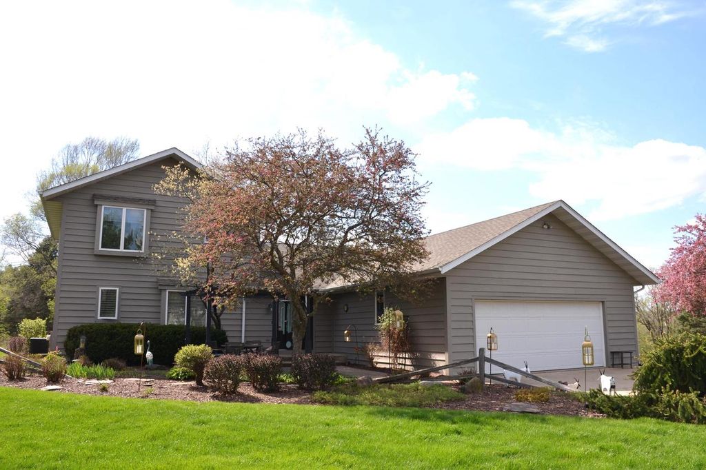 S79W29037 Frog Alley ROAD, Mukwonago, WI 53149