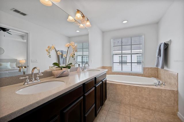 2018 BRINK ALLEY, Orlando, FL 32814