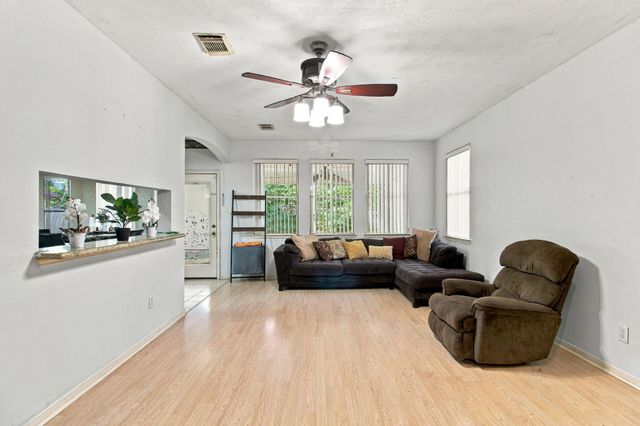 2519 15th Street N, Texas City, TX 77590