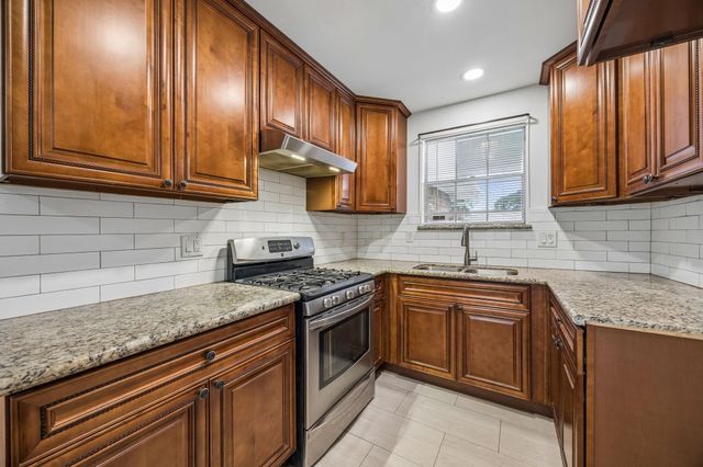 12211 Pompton Drive, Houston, TX 77089