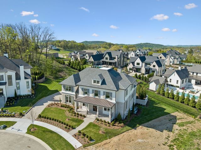 9282 Double Run Ct, College Grove, TN 37046