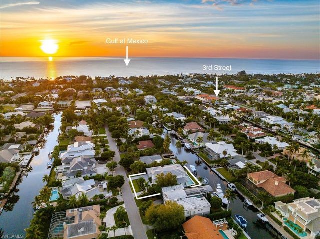 555 17th AVE S, Naples, FL 34102