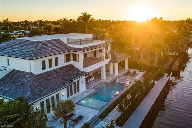 555 17th AVE S, Naples, FL 34102