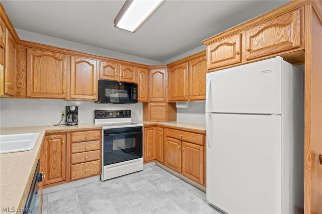 1450 Cove Street NW, Uniontown, OH 44685