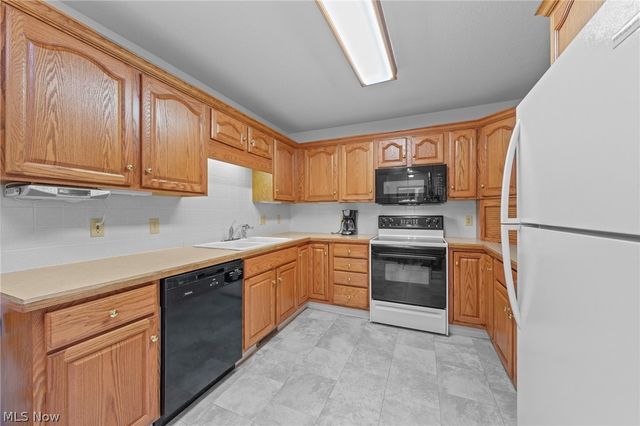 1450 Cove Street NW, Uniontown, OH 44685