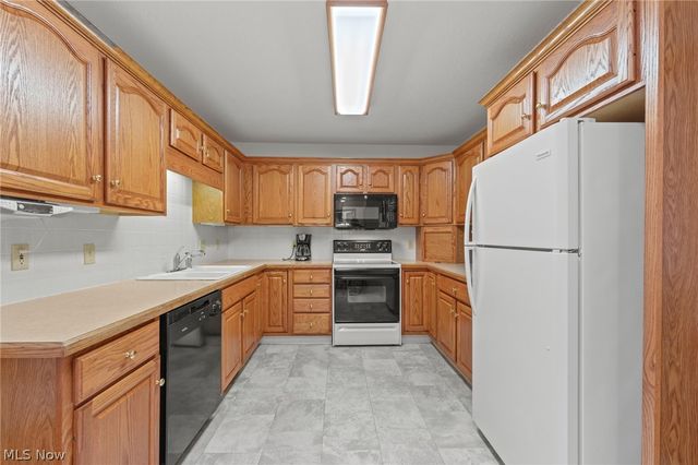 1450 Cove Street NW, Uniontown, OH 44685