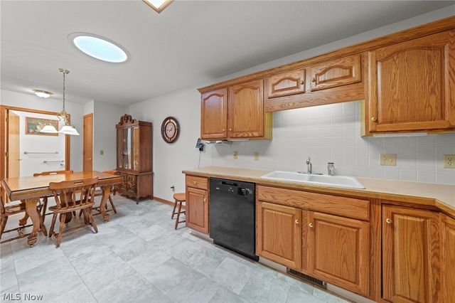 1450 Cove Street NW, Uniontown, OH 44685