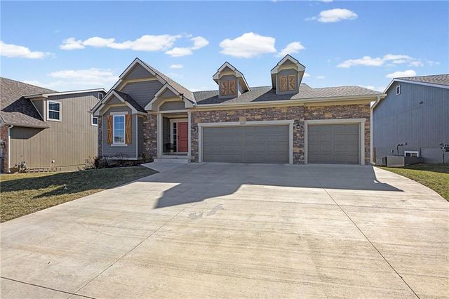 3611 Prairie Clover Court, Lawrence, KS 66049