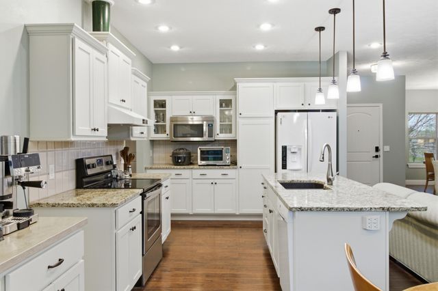 5618 E Pearson Parkway, Strafford, MO 65757