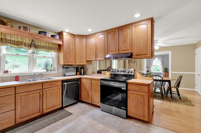 18 HILLSIDE RD, Birdsboro, PA 19508