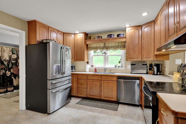 18 HILLSIDE RD, Birdsboro, PA 19508