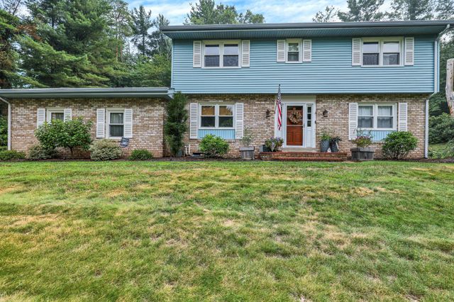 18 HILLSIDE RD, Birdsboro, PA 19508