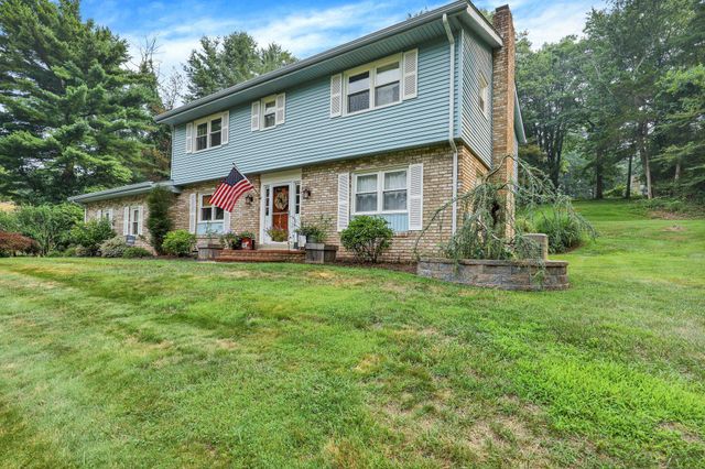 18 HILLSIDE RD, Birdsboro, PA 19508