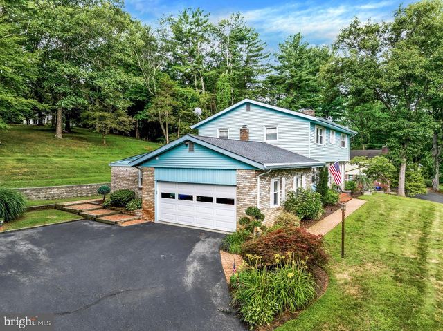 18 HILLSIDE RD, Birdsboro, PA 19508