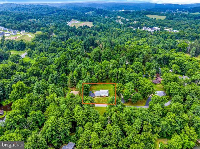 18 HILLSIDE RD, Birdsboro, PA 19508