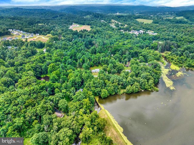 18 HILLSIDE RD, Birdsboro, PA 19508
