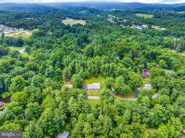 18 HILLSIDE RD, Birdsboro, PA 19508