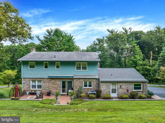 18 HILLSIDE RD, Birdsboro, PA 19508