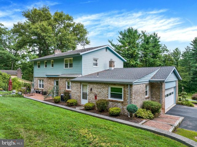 18 HILLSIDE RD, Birdsboro, PA 19508