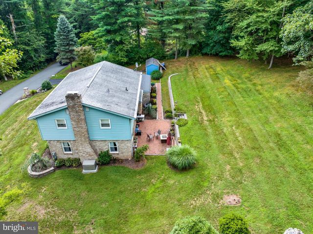 18 HILLSIDE RD, Birdsboro, PA 19508