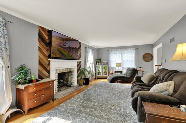 18 HILLSIDE RD, Birdsboro, PA 19508