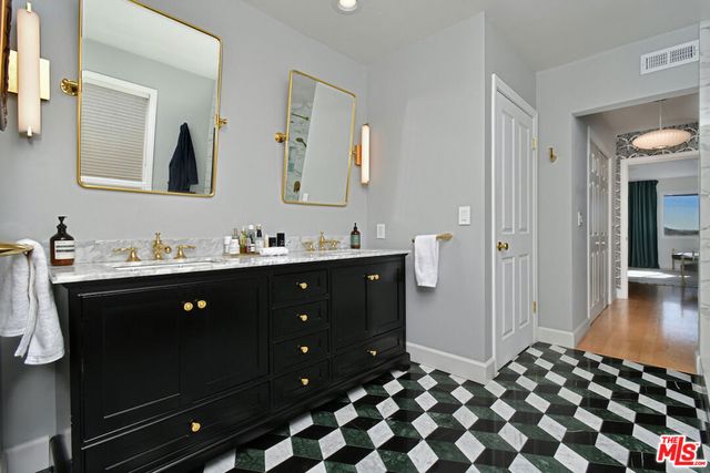 130 Dapplegray Road, Bell Canyon, CA 91307