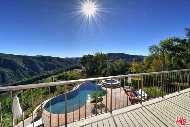 130 Dapplegray Road, Bell Canyon, CA 91307