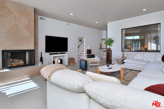 130 Dapplegray Road, Bell Canyon, CA 91307