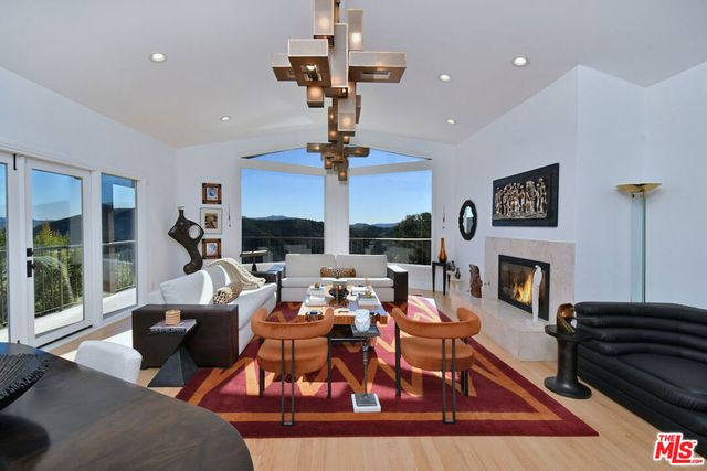 130 Dapplegray Road, Bell Canyon, CA 91307