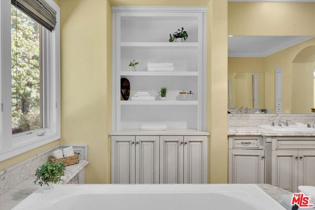 29734 Mulholland Highway, Agoura Hills, CA 91301