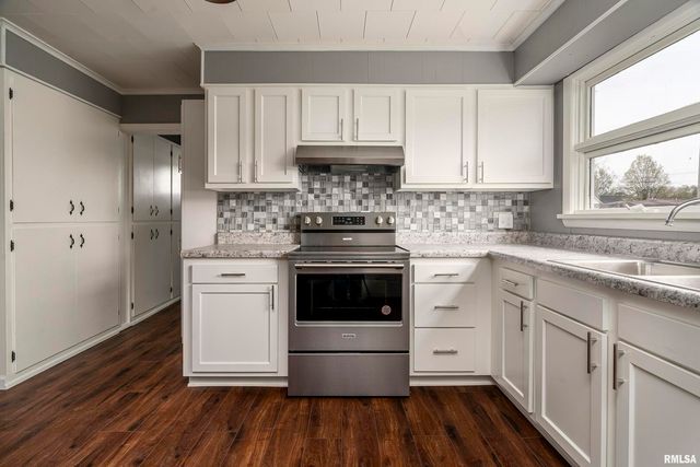 810 E MAIN Street, Westfrank, IL 62896