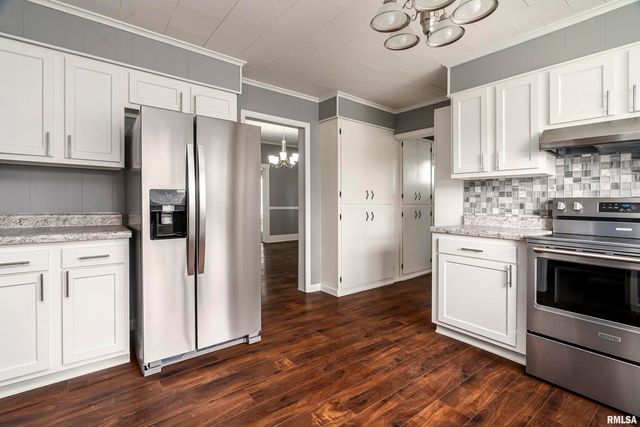 810 E MAIN Street, Westfrank, IL 62896