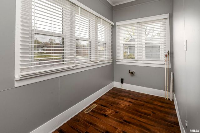 810 E MAIN Street, Westfrank, IL 62896