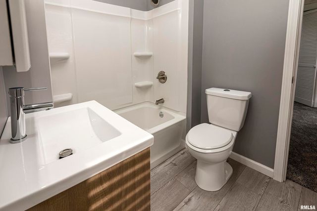 810 E MAIN Street, Westfrank, IL 62896