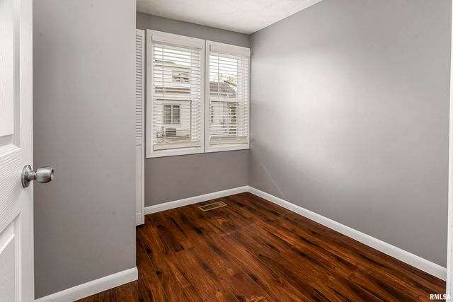 810 E MAIN Street, Westfrank, IL 62896