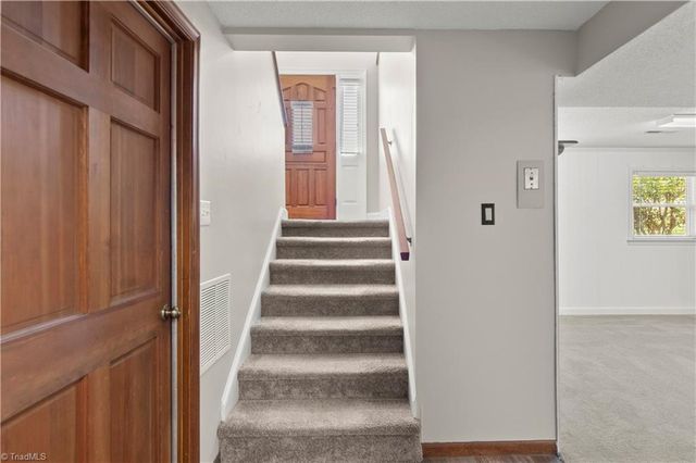 5245 Seward Circle, Pfafftown, NC 27040