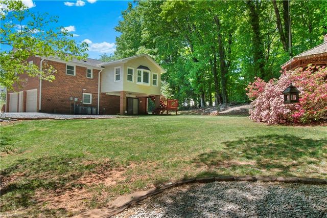 5245 Seward Circle, Pfafftown, NC 27040