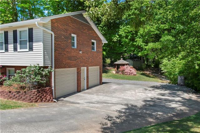 5245 Seward Circle, Pfafftown, NC 27040