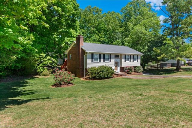 5245 Seward Circle, Pfafftown, NC 27040