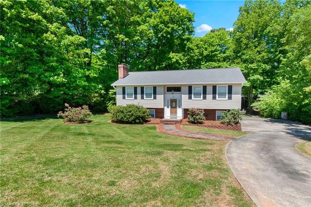 5245 Seward Circle, Pfafftown, NC 27040