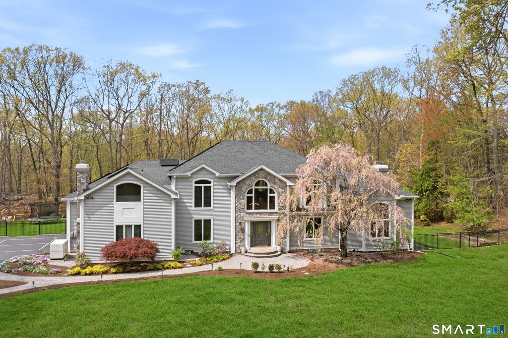 63 Coventry Lane, Trumbull, CT 06611