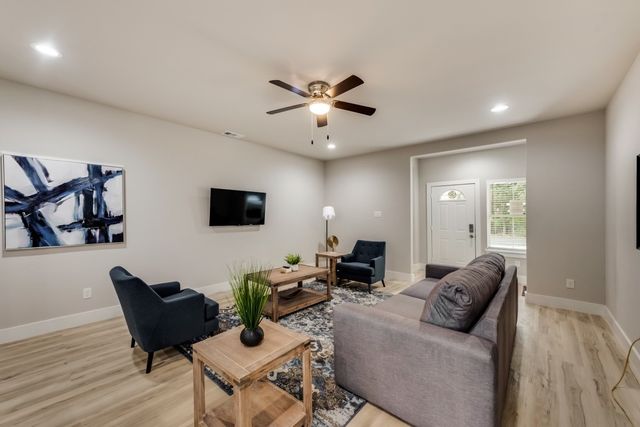 1826 Marfa Avenue, Dallas, TX 75216