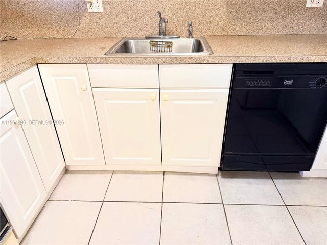 295 SW 9th St, Dania Beach, FL 33004