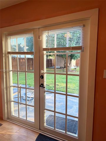 295 SW 9th St, Dania Beach, FL 33004