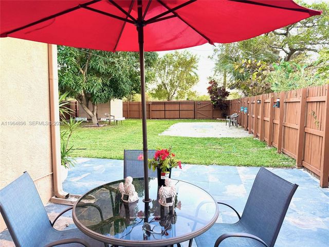 295 SW 9th St, Dania Beach, FL 33004