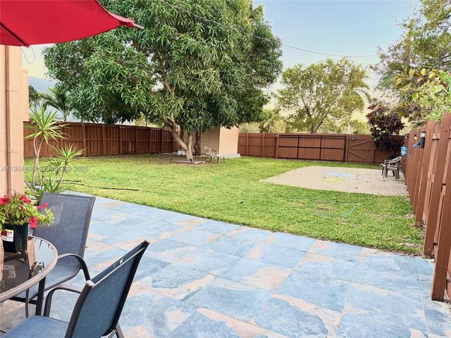 295 SW 9th St, Dania Beach, FL 33004