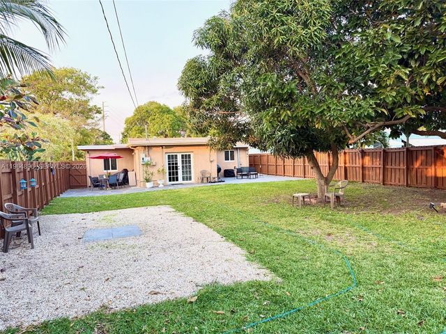 295 SW 9th St, Dania Beach, FL 33004